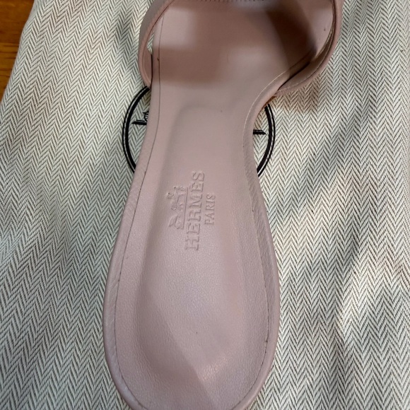Hermes Oasis Sandal in Rose Porcalaine. Size 37.5 - Picture 10 of 15